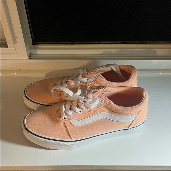 Vans Women's Coral Sneakers - Picture 4 of 5